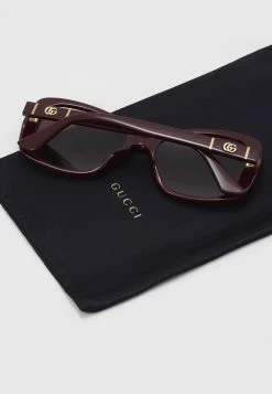 Gucci Sonnenbrille - Burgundy - Damen 8 Gucci Sonnenbrille - Burgundy - Damen -Günstiges Gucci || Knirps Geschäft 6f72971f90ce4aa8b2c63704045deb37